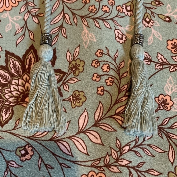 NWT - DR2 Shortsleeved Floral Top Size Small - Picture 13 of 16